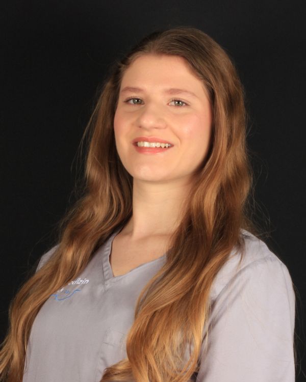 Laura Isakaj Portrait