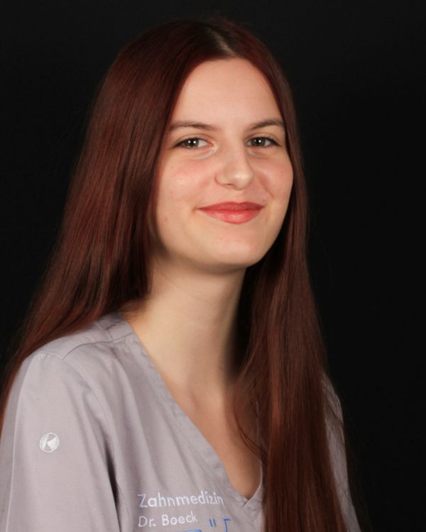 Leona, Bujupi Weissach Kopie
