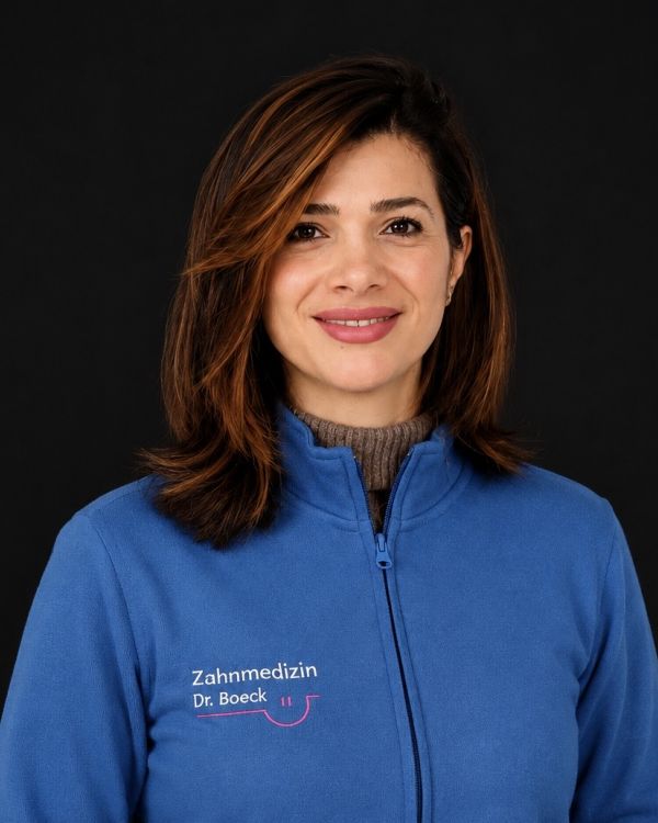 Zahntechnikermeiterin Frau Karaki